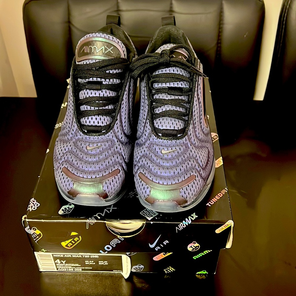 Nike air max 720 (GS) Size 4Y